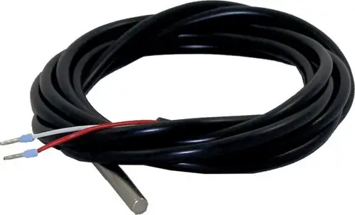 Schwarzes Kabel mit einem Metallfühler und zwei Anschlussdrähten in Rot und Weiß, geeignet für Anwendungen wie den KTY Puffer-Boilerfühler von Wolf.
